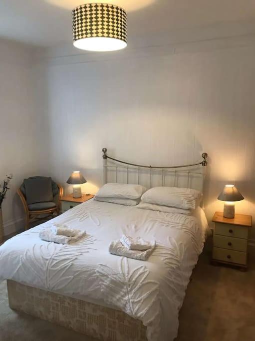 Spacious 1 Bedroom Apartment Near Seafront เพนแซนซ์ ภายนอก รูปภาพ